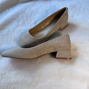 Women's NYDJ Cream Cashmere Color Suede Pumps with Low Heels
 Size 8